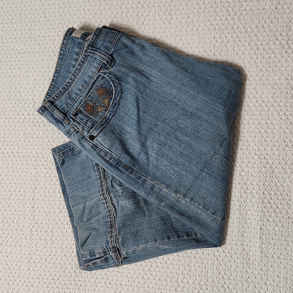 Women's Christopher & Banks blue denim crop Capri jeans embroidered